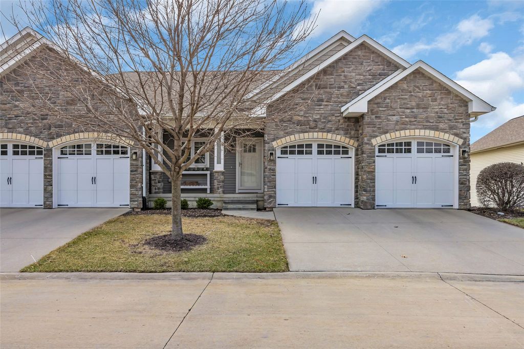 1540 Cedar Vista Ln, North Liberty, IA 52317