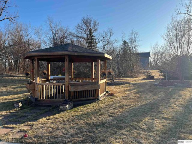 27320 W Center Road, Waterloo, NE 68069