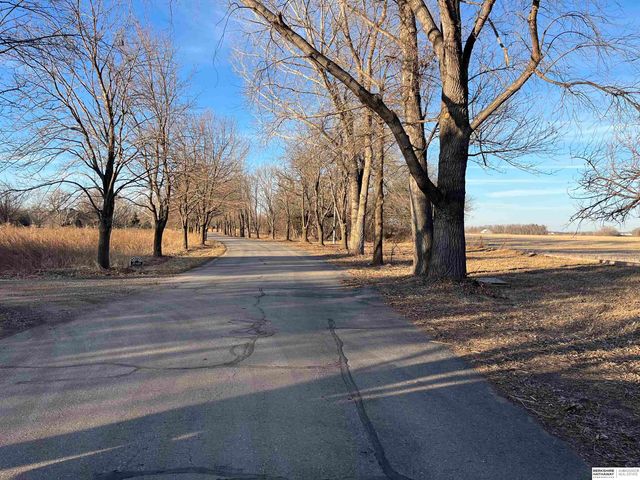 27320 W Center Road, Waterloo, NE 68069