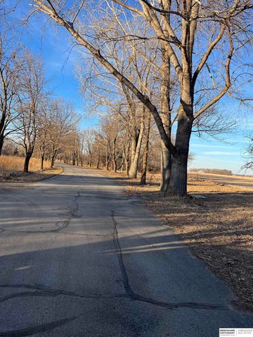 27320 W Center Road, Waterloo, NE 68069