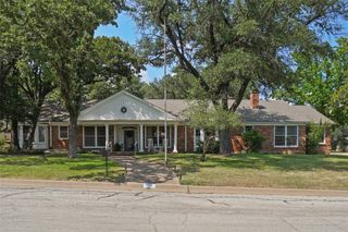 2015 Williamsburg Row, Denton, TX 76209
