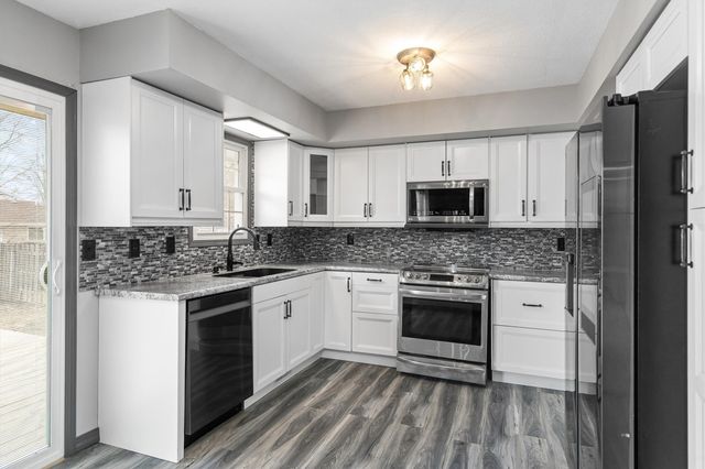 4249 E Douglas Avenue, Des Moines, IA 50317