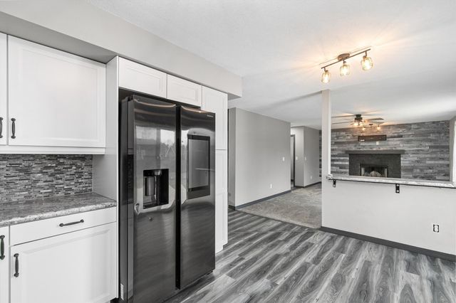 4249 E Douglas Avenue, Des Moines, IA 50317