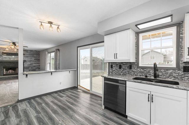 4249 E Douglas Avenue, Des Moines, IA 50317