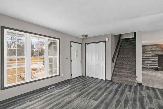 4249 E Douglas Avenue, Des Moines, IA 50317