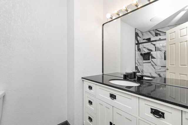 4249 E Douglas Avenue, Des Moines, IA 50317