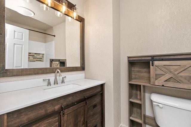 4249 E Douglas Avenue, Des Moines, IA 50317