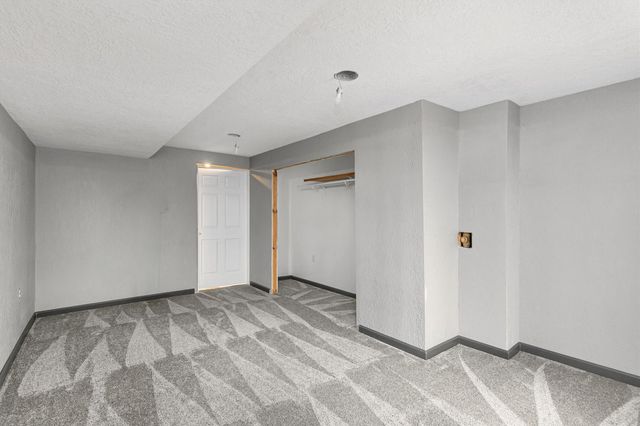 4249 E Douglas Avenue, Des Moines, IA 50317