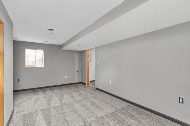 4249 E Douglas Avenue, Des Moines, IA 50317