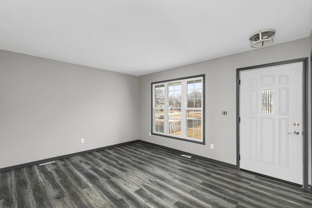 4249 E Douglas Avenue, Des Moines, IA 50317