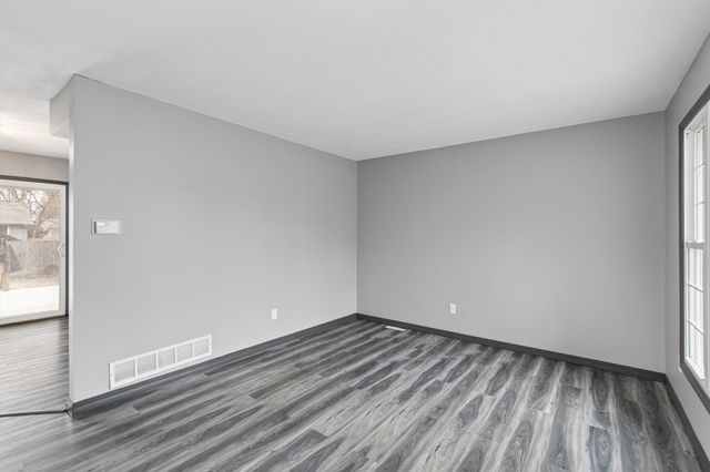 4249 E Douglas Avenue, Des Moines, IA 50317