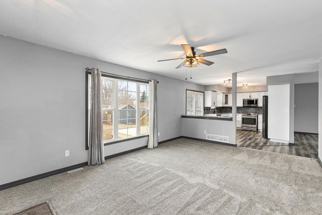 4249 E Douglas Avenue, Des Moines, IA 50317