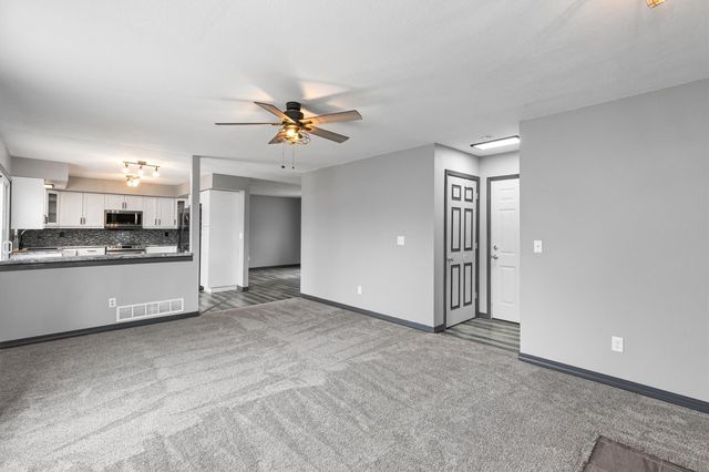 4249 E Douglas Avenue, Des Moines, IA 50317