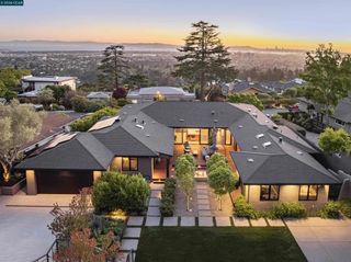 260 Pershing Dr, Oakland, CA 94611