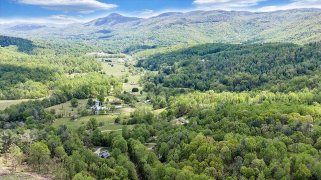 8664 Martins Creek RD, Roanoke, VA 24018