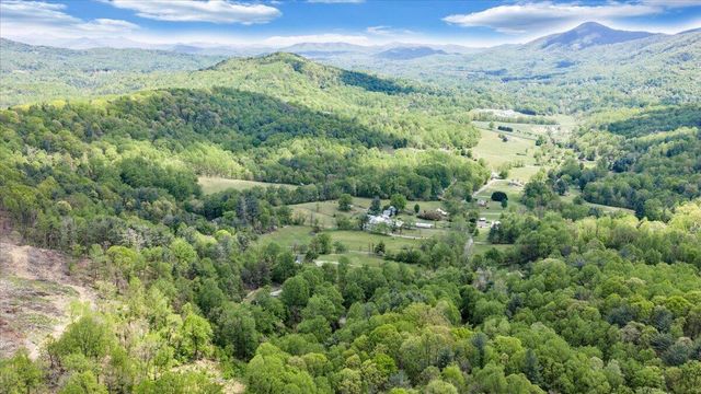 8664 Martins Creek RD, Roanoke, VA 24018
