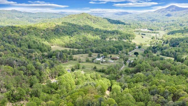 8664 Martins Creek RD, Roanoke, VA 24018