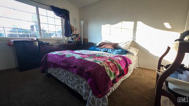 5825 Lenz Court, Bakersfield, CA 93307