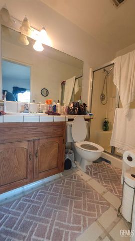 5825 Lenz Court, Bakersfield, CA 93307