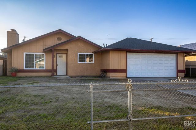 5825 Lenz Court, Bakersfield, CA 93307