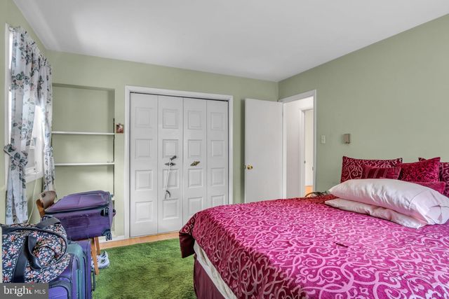6054 EDWARD DR, Mechanicsburg, PA 17050