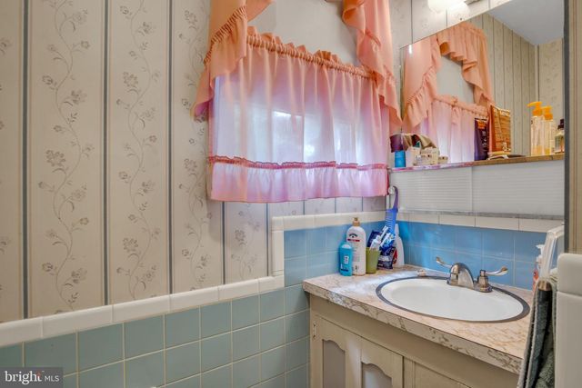 6054 EDWARD DR, Mechanicsburg, PA 17050