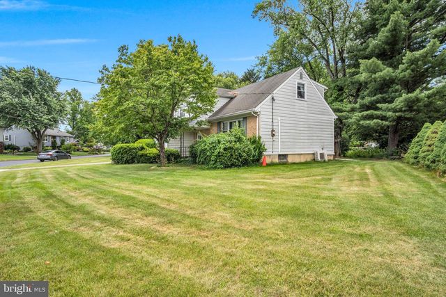 6054 EDWARD DR, Mechanicsburg, PA 17050