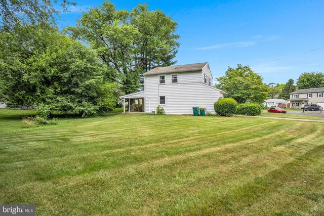 6054 EDWARD DR, Mechanicsburg, PA 17050