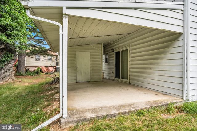 6054 EDWARD DR, Mechanicsburg, PA 17050