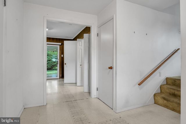 6054 EDWARD DR, Mechanicsburg, PA 17050