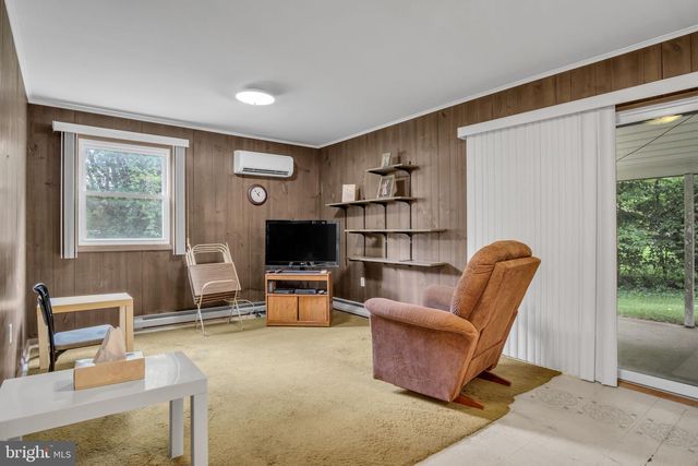 6054 EDWARD DR, Mechanicsburg, PA 17050