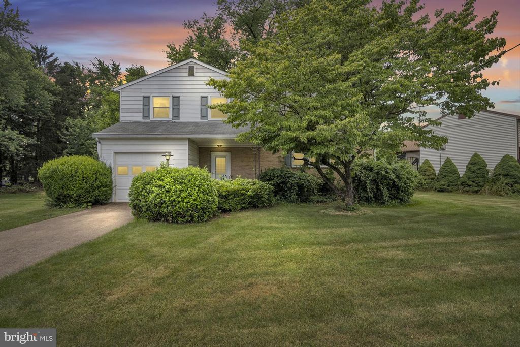 6054 EDWARD DR, Mechanicsburg, PA 17050
