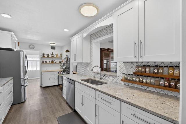 1302 DESERT HILLS DRIVE, Sun City Center, FL 33573