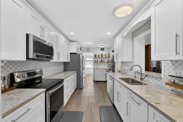 1302 DESERT HILLS DRIVE, Sun City Center, FL 33573