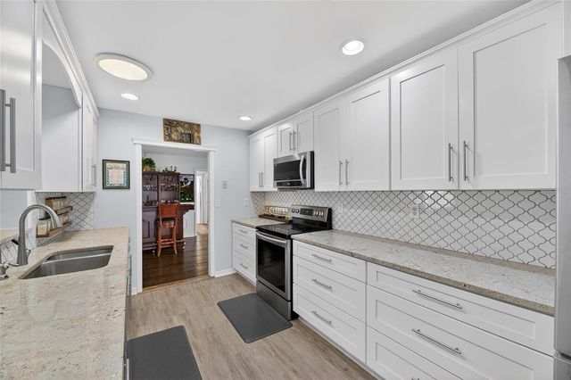 1302 DESERT HILLS DRIVE, Sun City Center, FL 33573