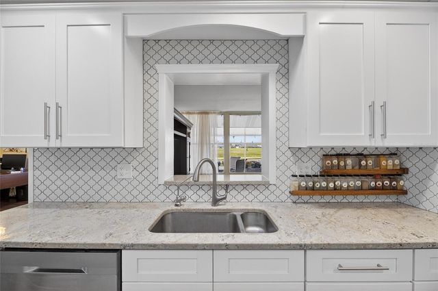 1302 DESERT HILLS DRIVE, Sun City Center, FL 33573