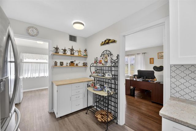 1302 DESERT HILLS DRIVE, Sun City Center, FL 33573