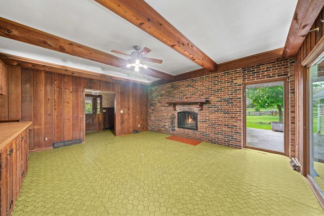 1977 County Line Road, Sandwich, IL 60548