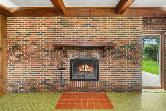 1977 County Line Road, Sandwich, IL 60548
