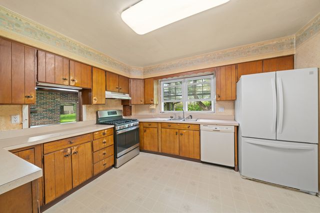 1977 County Line Road, Sandwich, IL 60548