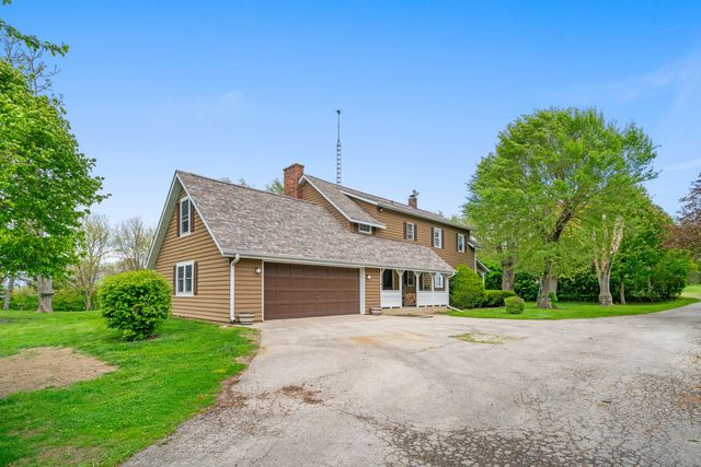 1977 County Line Road, Sandwich, IL 60548