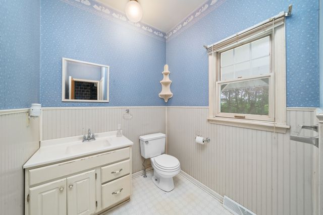 1977 County Line Road, Sandwich, IL 60548