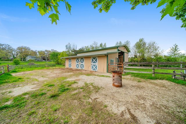 1977 County Line Road, Sandwich, IL 60548