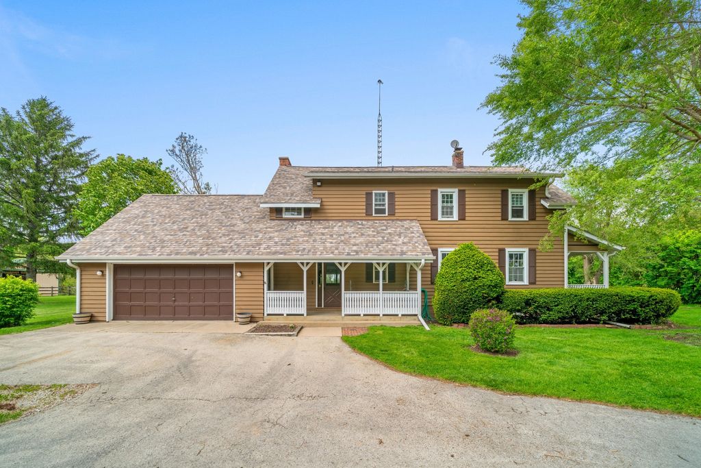 Image 1 of property listing at 1977 County Line Road, Sandwich, IL 60548