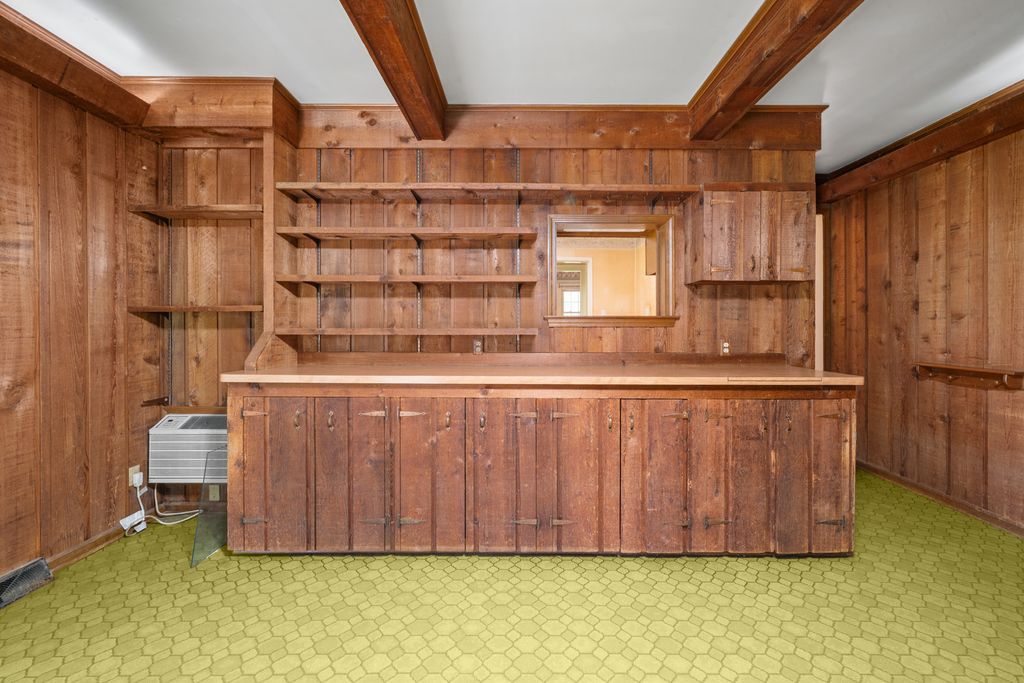 Image 13 of property listing at 1977 County Line Road, Sandwich, IL 60548