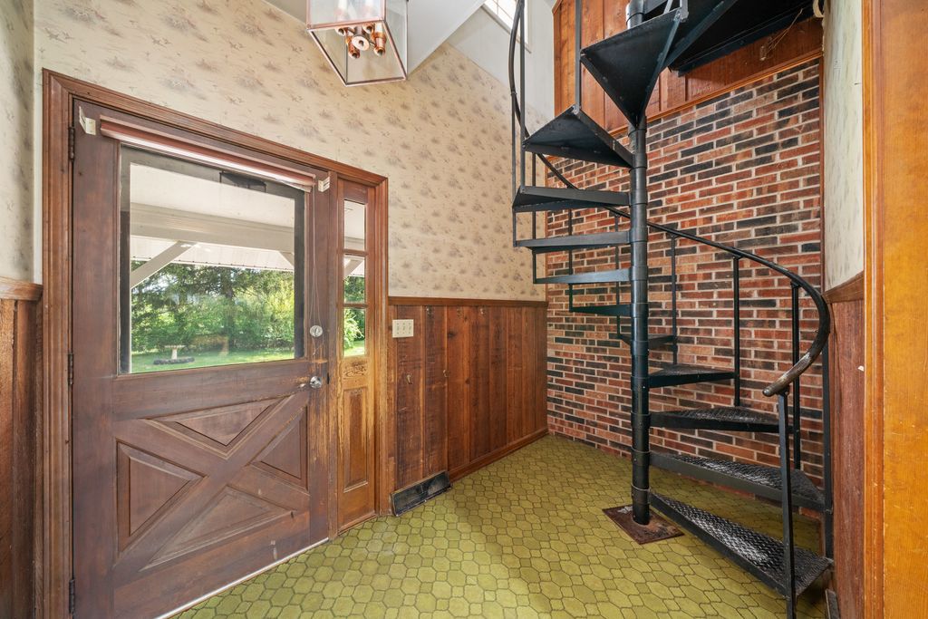 Image 15 of property listing at 1977 County Line Road, Sandwich, IL 60548