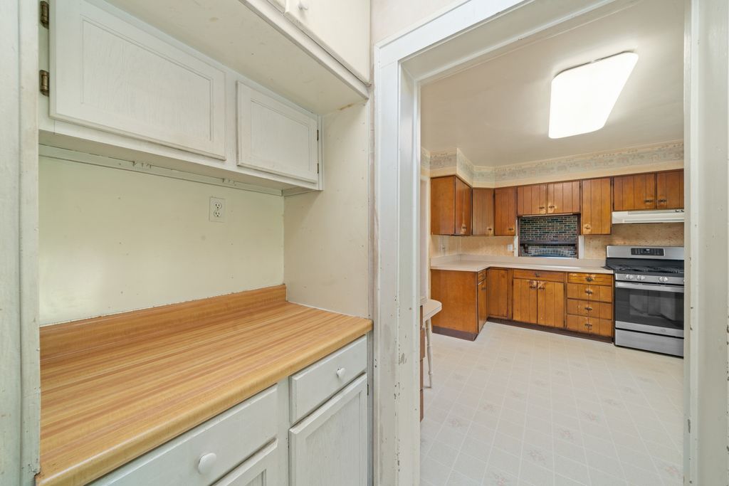 Image 24 of property listing at 1977 County Line Road, Sandwich, IL 60548