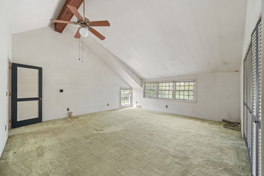 Image 25 of property listing at 1977 County Line Road, Sandwich, IL 60548