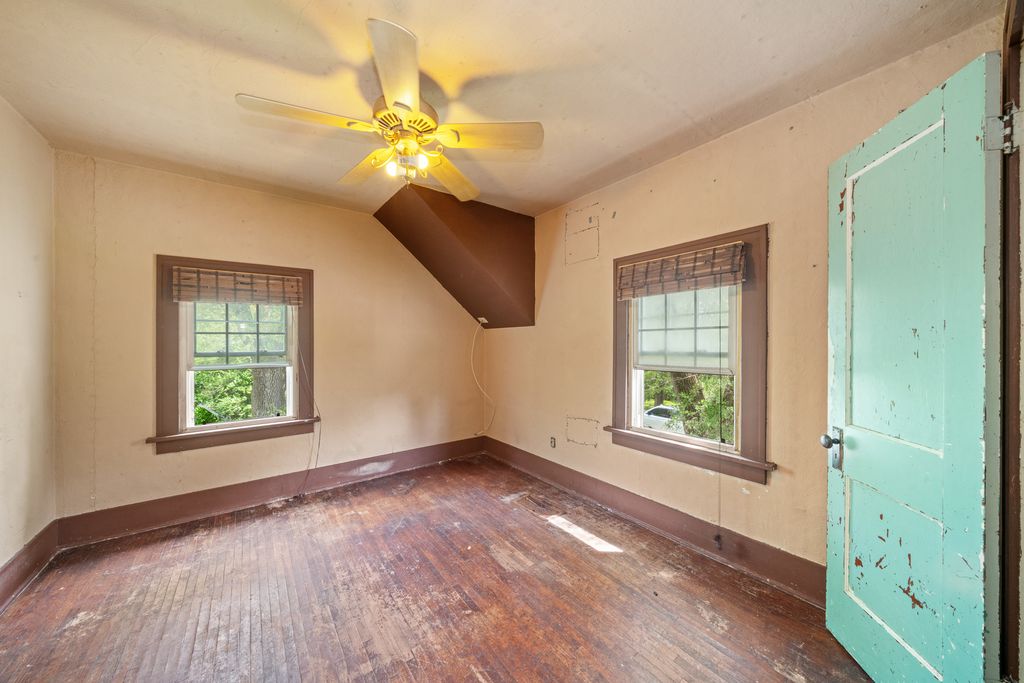 Image 28 of property listing at 1977 County Line Road, Sandwich, IL 60548