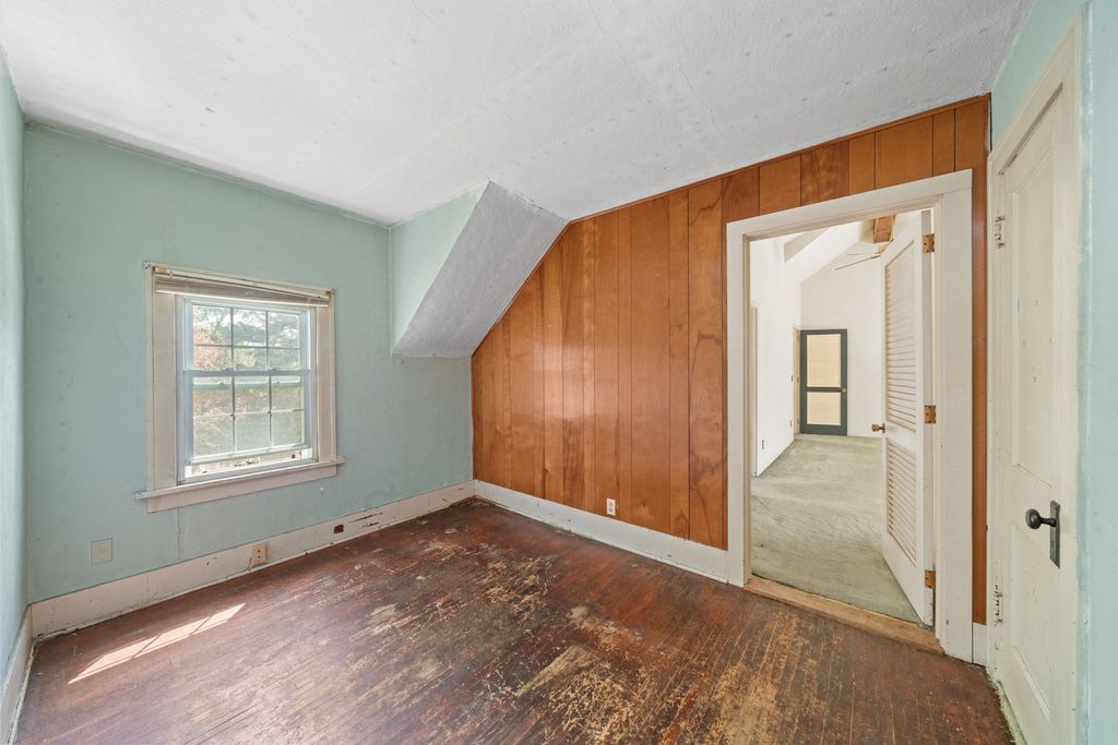 Image 29 of property listing at 1977 County Line Road, Sandwich, IL 60548